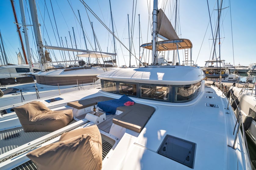 Athens Catamaran 8 cabin 12 berths 12 guests 14.75 m Listing Number: #27351 5