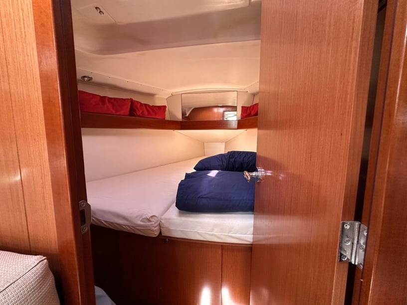 Punta Ala Velero Cabina 3  6  literas 6  invitados 10.34 m Número de anuncio: #27352 4