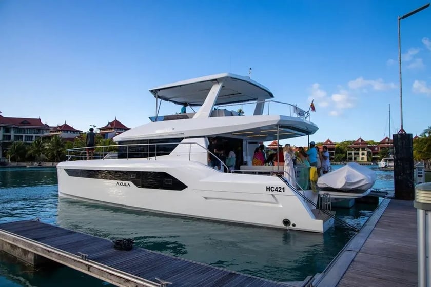 Mahe, Victoria Catamaran 3 cabin 6 berths 6 guests 16.18 m Listing Number: #27359 5