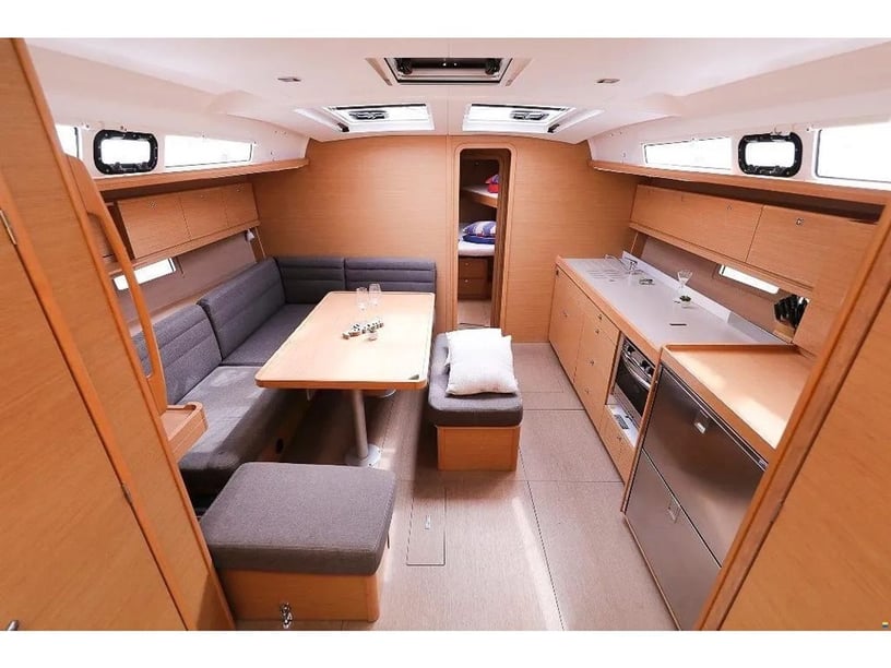 Stockholm - Saltsjöbaden Zeilboot Cabine 5  10  slaapplaatsen 10  gasten 14.15 m Lijstnummer: #27367 2