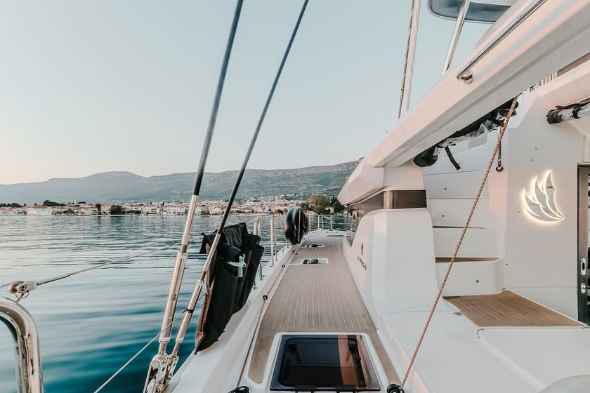 Kaštel Gomilica Catamaran Cabine 5  Couchettes 10  Invités 10  18.38 m Numéro de l'annonce: #27377 5