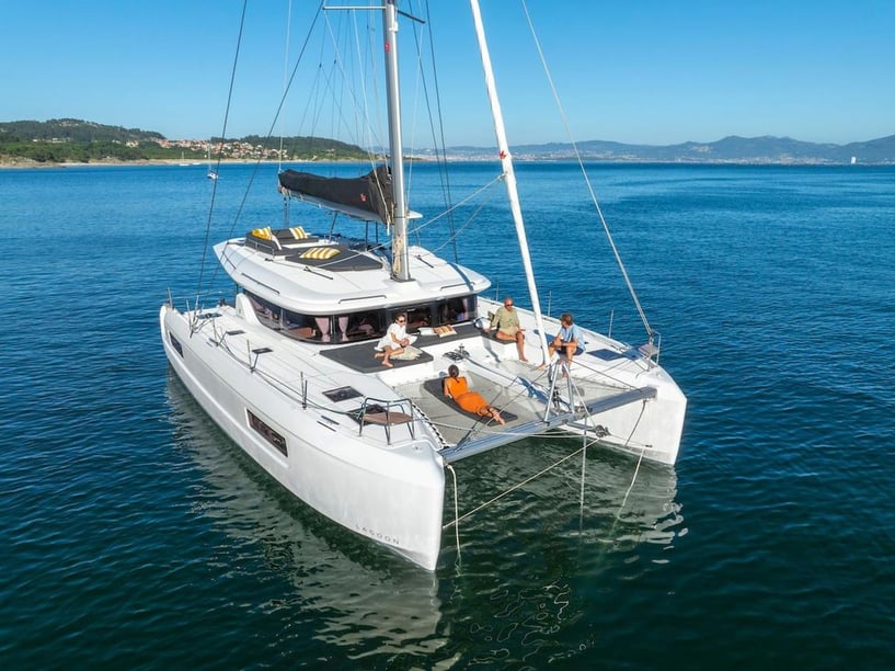 Road Town Catamaran Cabine 3  6  slaapplaatsen 8  gasten 12.8 m Lijstnummer: #27400