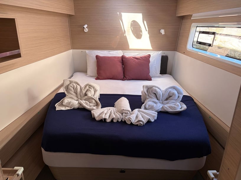 Road Town Catamaran Cabine 3  6  slaapplaatsen 8  gasten 12.8 m Lijstnummer: #27400 4