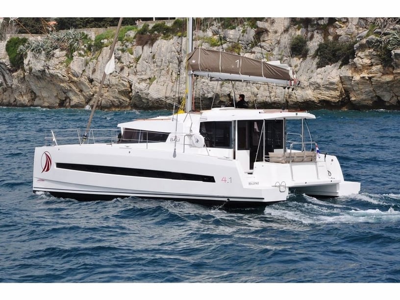 Athen Katamaran 4 Kabine 8 Liegeplätze 8 Gäste 12.35 m Nummer des Inserats: #27406