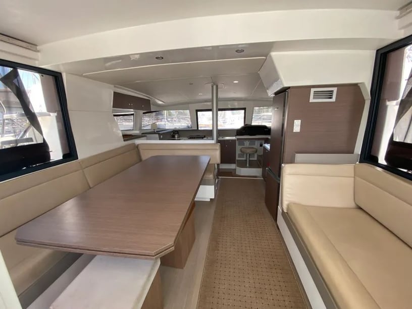 Athen Katamaran 4 Kabine 8 Liegeplätze 8 Gäste 12.35 m Nummer des Inserats: #27406 2