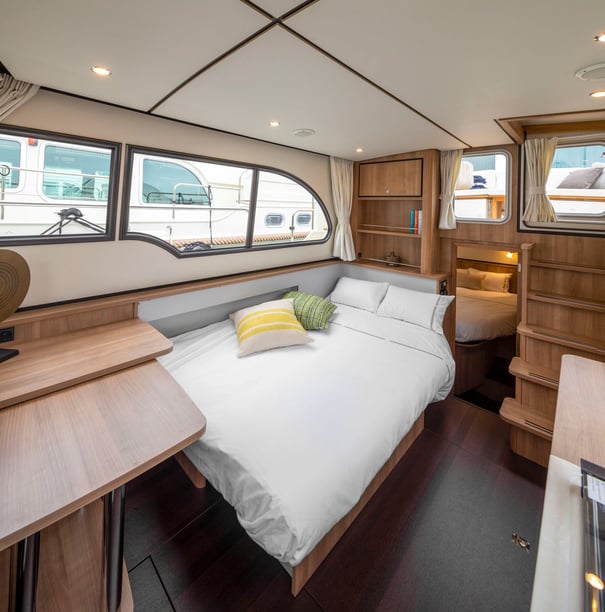 Le Landeron Sürat Teknesi 2 kabin Konaklama 4 kişi Seyir 4 kişi 10.7 m İlan No: #27409 4