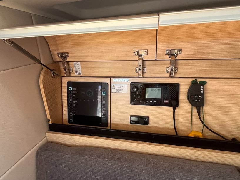 Punat Voilier Cabine 3  Couchettes 6  Invités 6  12.07 m Numéro de l'annonce: #27422 5