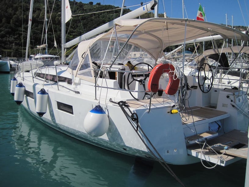 Capo d'Orlando Zeilboot Cabine 4  10  slaapplaatsen 10  gasten 12.65 m Lijstnummer: #27441