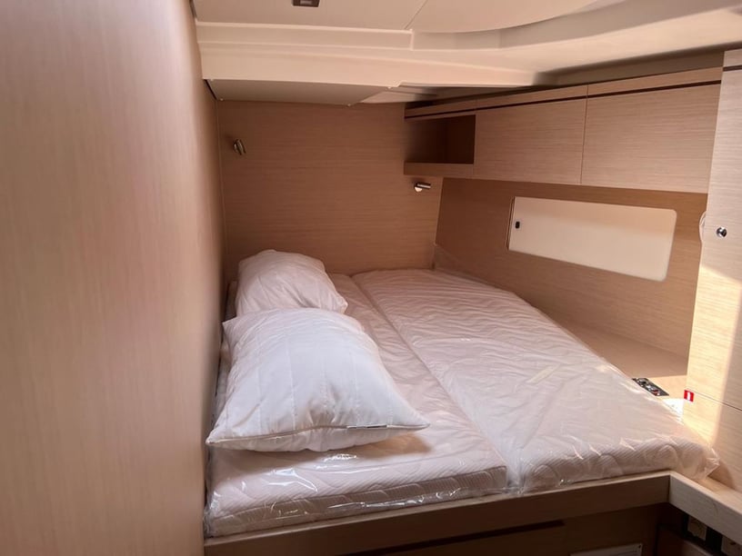 Capo d'Orlando Velero Cabina 6  12  literas 12  invitados 14.98 m Número de anuncio: #27447 5