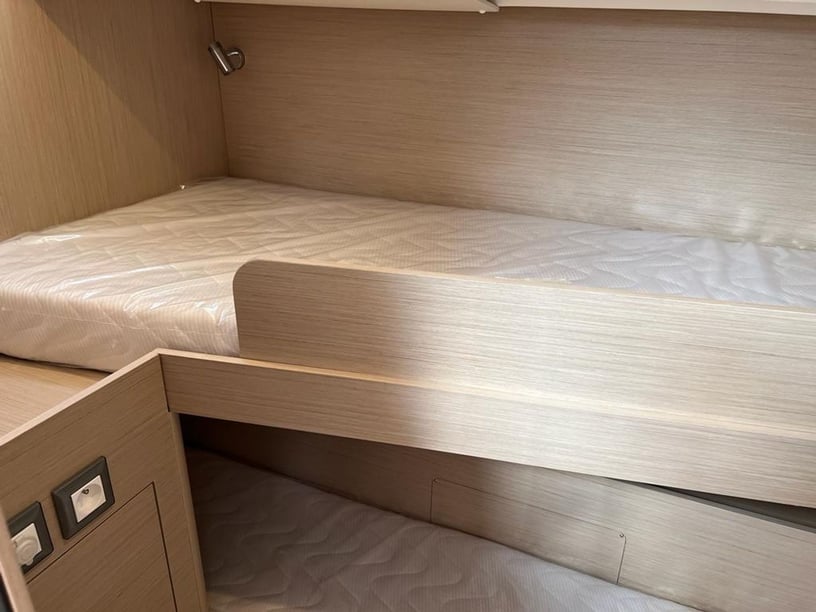 Capo d'Orlando Velero Cabina 6  12  literas 12  invitados 14.98 m Número de anuncio: #27447 4