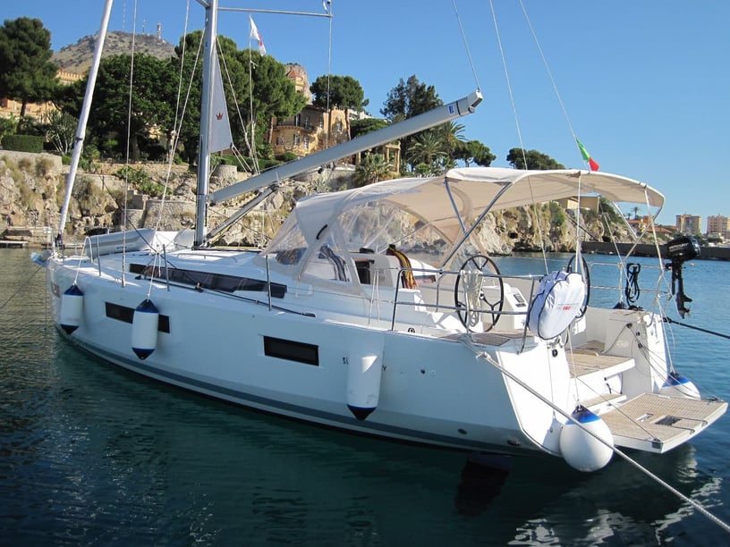 Capo d'Orlando Zeilboot Cabine 4  10  slaapplaatsen 10  gasten 12.65 m Lijstnummer: #27449