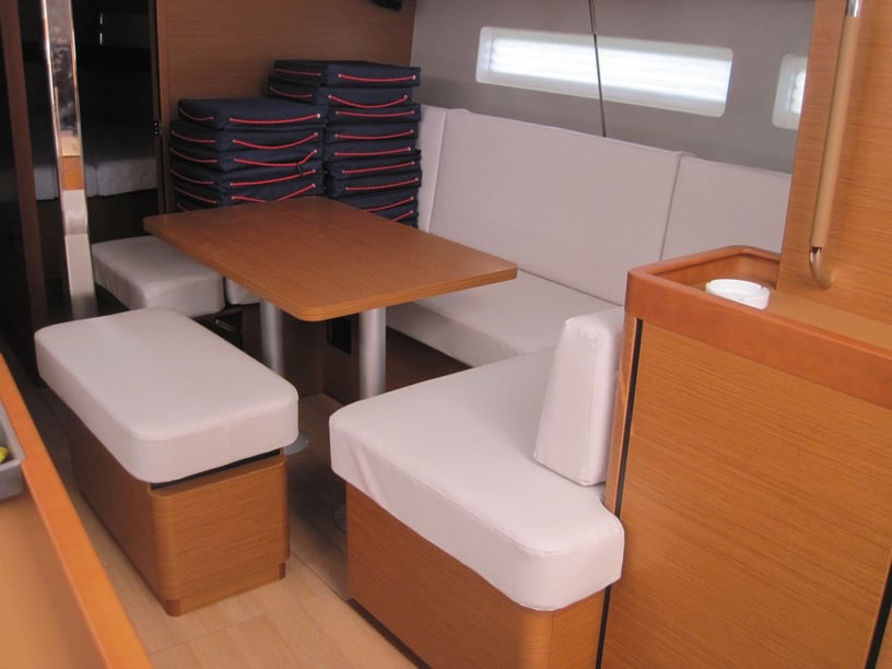 Capo d'Orlando Zeilboot Cabine 4  10  slaapplaatsen 10  gasten 12.65 m Lijstnummer: #27449 2