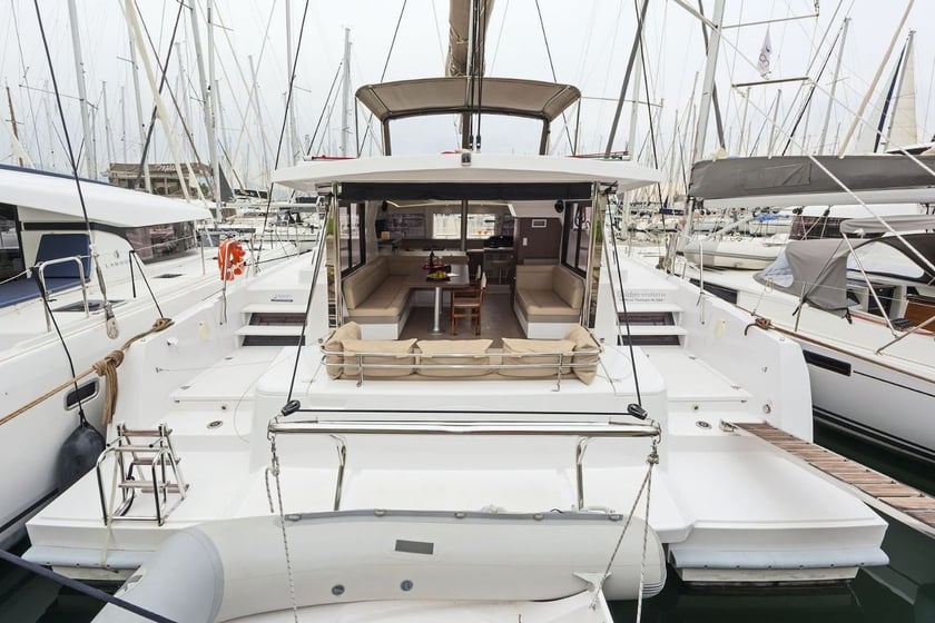 Limenas Avdiron Catamarán Cabina 6  12  literas 12  invitados 12.37 m Número de anuncio: #27469 5