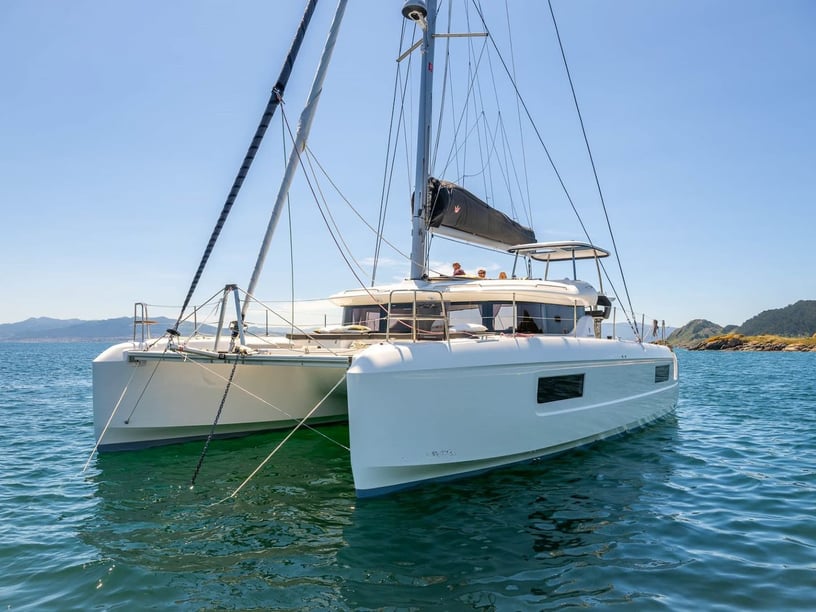 Seget Donji Catamarán Cabina 5  12  literas 12  invitados 13.85 m Número de anuncio: #27481