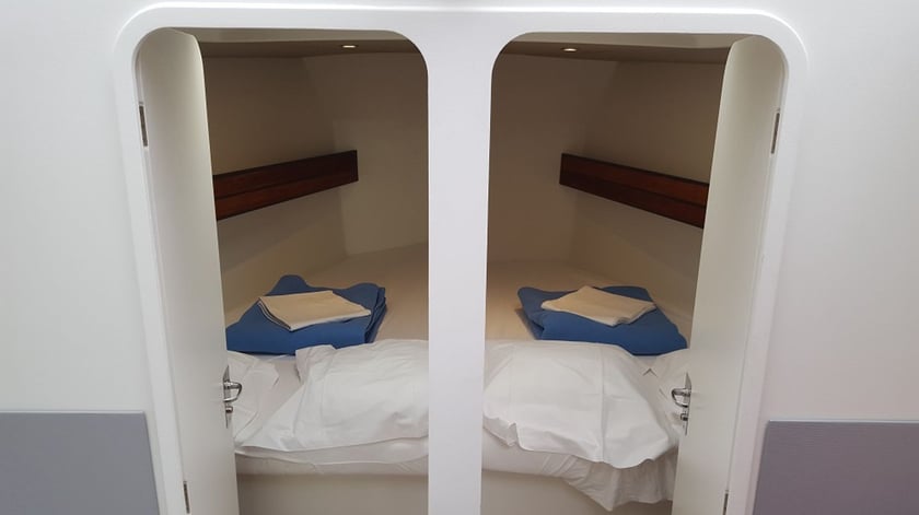 Quiberon Yelkenli 3 kabin Konaklama 7 kişi Seyir 7 kişi 13.18 m İlan No: #27483 3