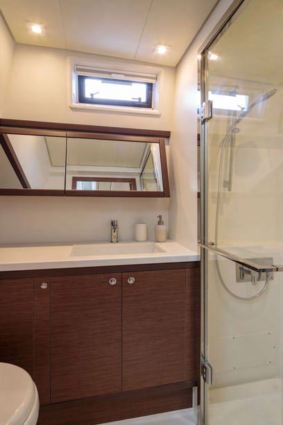 Lavrion Catamaran Cabine 4  8  slaapplaatsen 8  gasten 15.85 m Lijstnummer: #27490 4