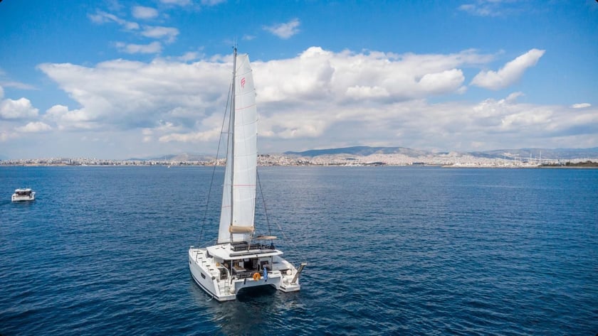 Athene Catamaran Cabine 6  12  slaapplaatsen 12  gasten 13.94 m Lijstnummer: #27494 5