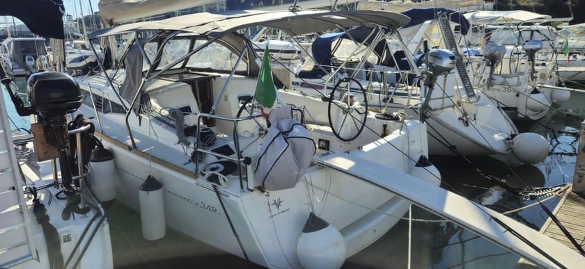 Piombino Zeilboot Cabine 3  8  slaapplaatsen 8  gasten 10.34 m Lijstnummer: #27496 4