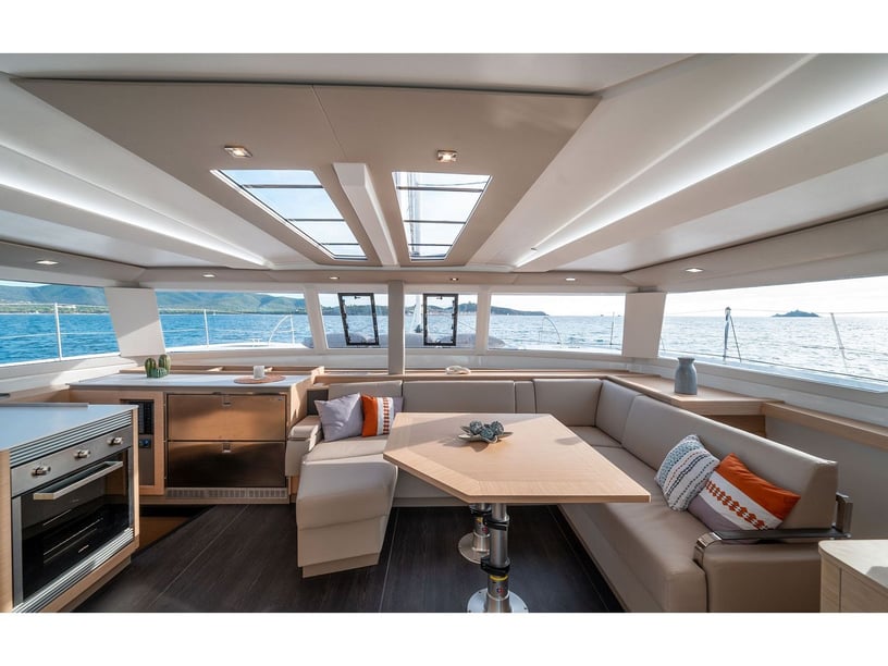 Castellammare di Stabia Katamaran 5 Kabine 13 Liegeplätze 13 Gäste 13.94 m Nummer des Inserats: #27511 2