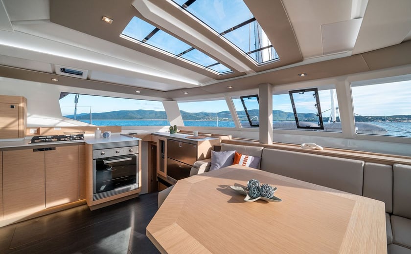 Castellammare di Stabia Catamaran Cabine 5  13  slaapplaatsen 13  gasten 13.98 m Lijstnummer: #27511 4