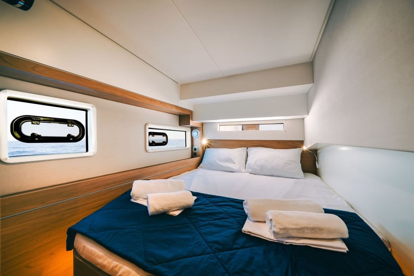Vliho Catamaran Cabine 5  11  slaapplaatsen 11  gasten 12.85 m Lijstnummer: #27512 3