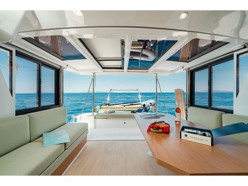 Vliho Catamaran Cabine 5  11  slaapplaatsen 11  gasten 12.85 m Lijstnummer: #27512 2
