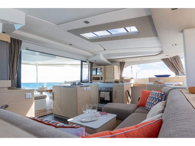 Seget Donji Catamaran Cabine 4  Couchettes 10  Invités 10  13.26 m Numéro de l'annonce: #27516 2