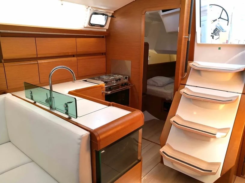 Agropoli Segelboot 4 Kabine 10 Liegeplätze 10 Gäste 13.41 m Nummer des Inserats: #27518 2