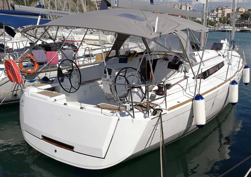 Agropoli Segelboot 4 Kabine 10 Liegeplätze 10 Gäste 13.41 m Nummer des Inserats: #27518 3