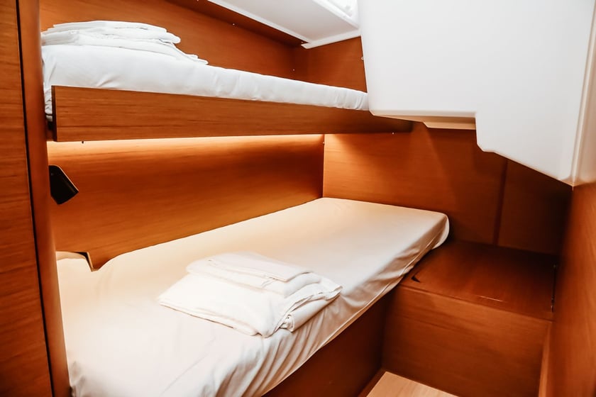 Punta Ala Velero Cabina 7  12  literas 12  invitados 14 m Número de anuncio: #27524 4