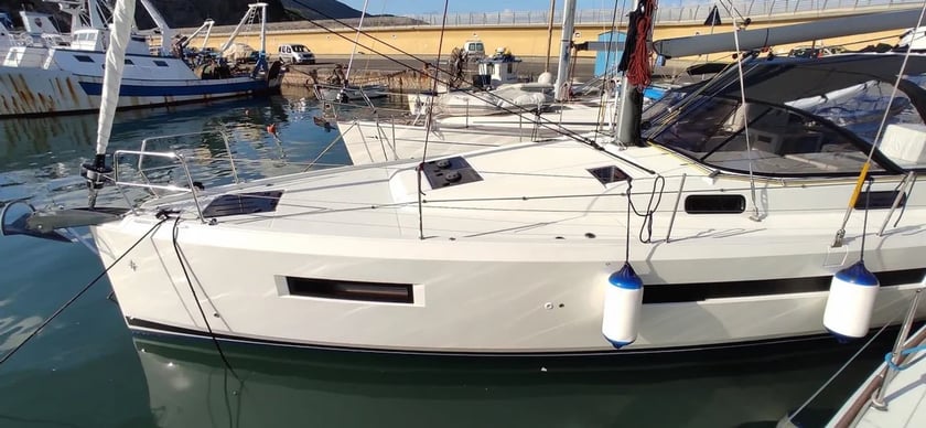Agropoli Barca a vela cabina 7  cuccette 12  12  ospiti 14 m Numero dell'inserzione: #27529 5