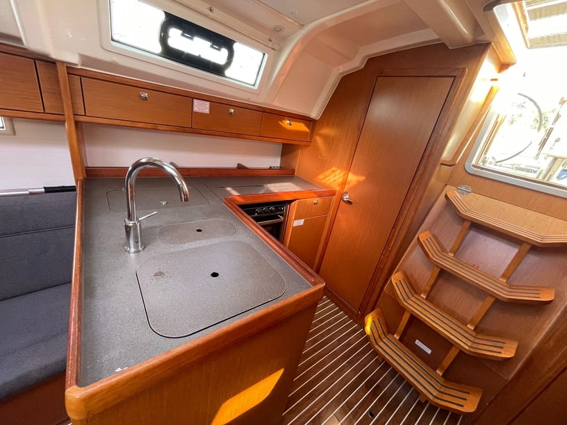 Punta Ala Sailboat 3 cabin 8 berths 8 guests 11.3 m Listing Number: #27532 4