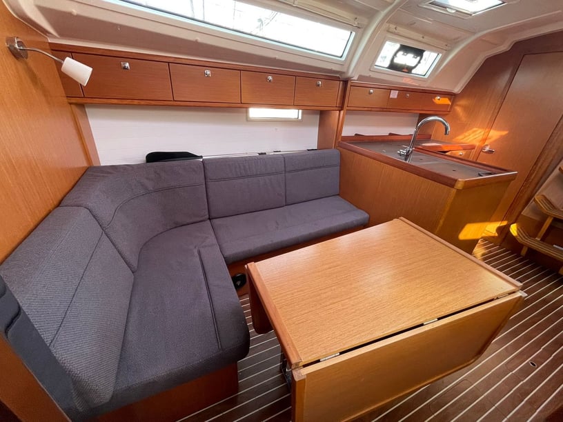Punta Ala Sailboat 3 cabin 8 berths 8 guests 11.3 m Listing Number: #27532 2