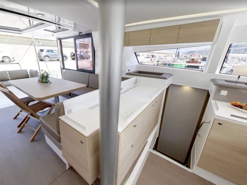 Agropoli Catamaran Cabine 4  10  slaapplaatsen 10  gasten 12.49 m Lijstnummer: #27543 2