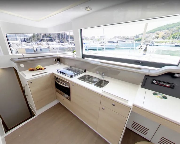 Agropoli Catamaran Cabine 4  10  slaapplaatsen 10  gasten 12.49 m Lijstnummer: #27543 4