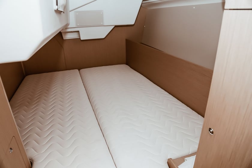 Punta Ala Barca a vela cabina 3  cuccette 7  7  ospiti 11.58 m Numero dell'inserzione: #27545 3