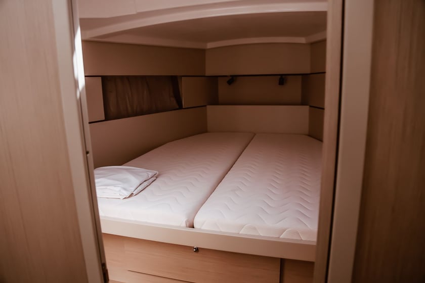 Punta Ala Barca a vela cabina 3  cuccette 7  7  ospiti 11.58 m Numero dell'inserzione: #27545 5