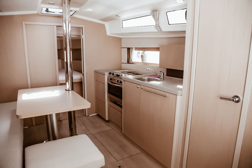 Punta Ala Barca a vela cabina 3  cuccette 7  7  ospiti 11.58 m Numero dell'inserzione: #27545 4