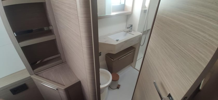 Kaštel Gomilica Catamarano cabina 6  cuccette 12  12  ospiti 15.35 m Numero dell'inserzione: #27550 4