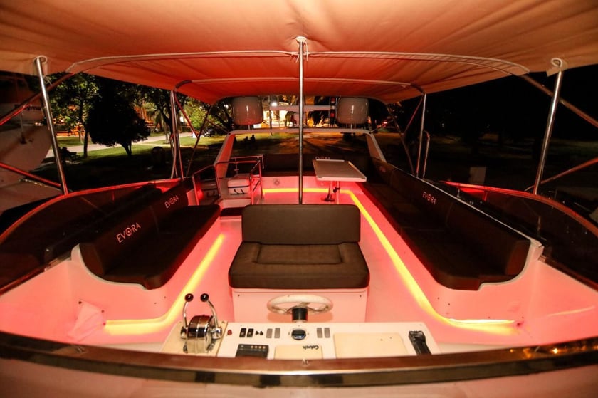 Kurucesme Motoryacht 3 Kabine 6 Liegeplätze 20 Gäste 19 m Nummer des Inserats: #27563 5