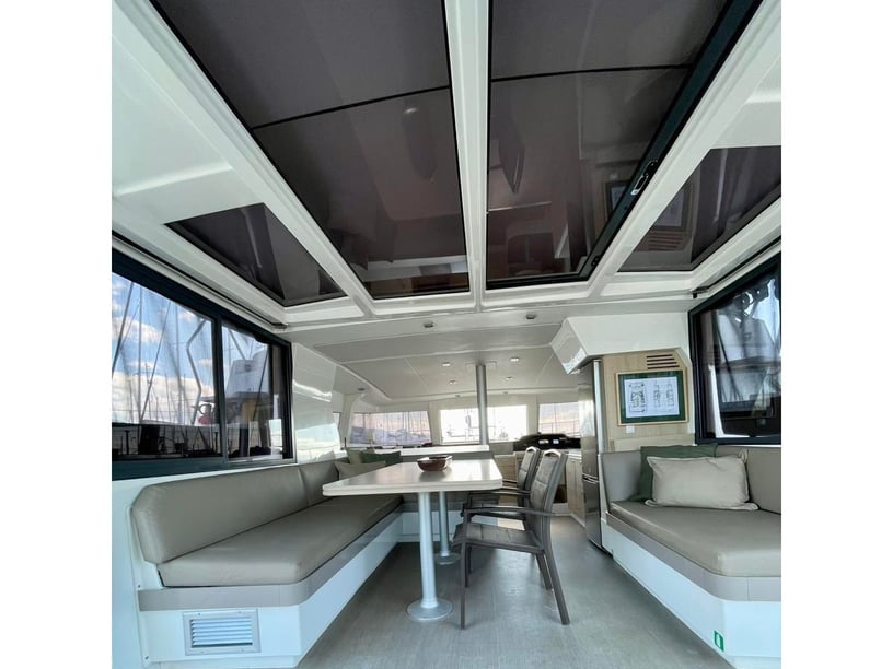 Nydri Catamaran Cabine 6  Couchettes 10  Invités 10  12.37 m Numéro de l'annonce: #27564 2