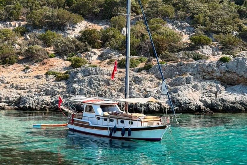 Bodrum Gulet 2 kabin Konaklama 4 kişi Seyir 12 kişi 12 m İlan No: #27577