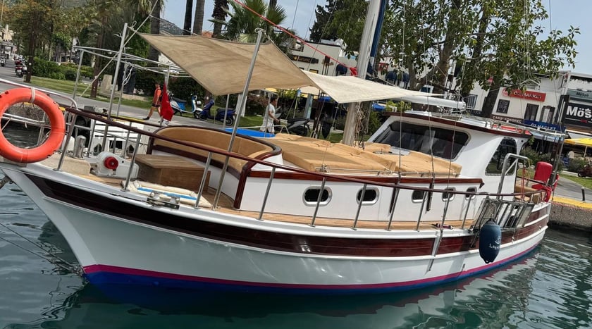 Bodrum Gulet 5 cabin 4 berths 12 guests 12 m Listing Number: #27577 2