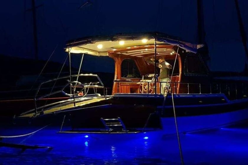 Bodrum Gulet 2 kabin Konaklama 4 kişi Seyir 12 kişi 12 m İlan No: #27577 2