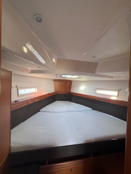 Rogoznica Zeilboot Cabine 3  7  slaapplaatsen 7  gasten 12.35 m Lijstnummer: #27599 5