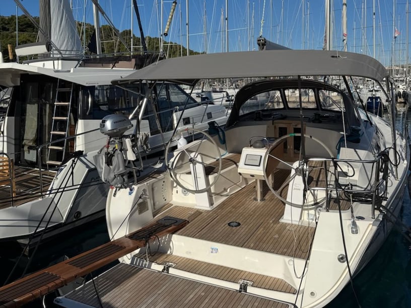 Rogoznica Zeilboot Cabine 3  7  slaapplaatsen 7  gasten 12.35 m Lijstnummer: #27599