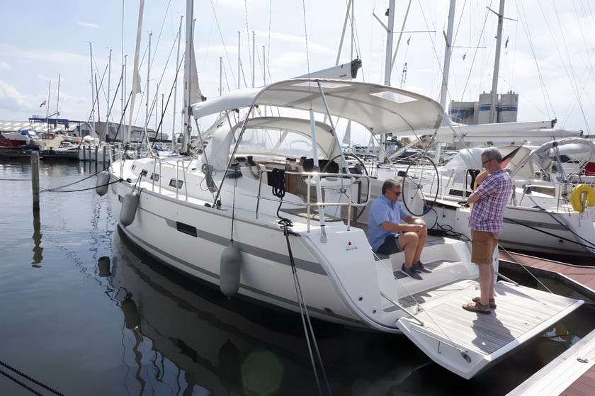 Lemmer Zeilboot Cabine 4  8  slaapplaatsen 8  gasten 14.27 m Lijstnummer: #276