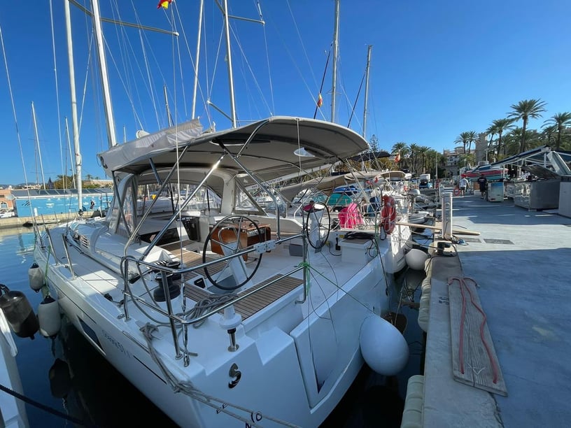 Horta Segelboot 6 Kabine 12 Liegeplätze 12 Gäste 14.98 m Nummer des Inserats: #27602