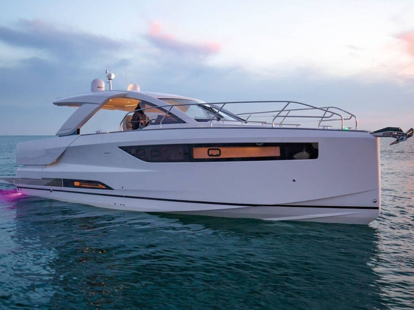 Portimão Motorboot Cabine 2  4  slaapplaatsen 12  gasten 13.03 m Lijstnummer: #27610