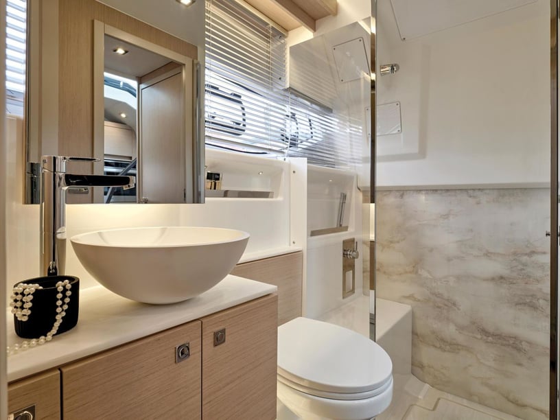 Portimão Motorboot Cabine 2  4  slaapplaatsen 12  gasten 13.03 m Lijstnummer: #27610 4